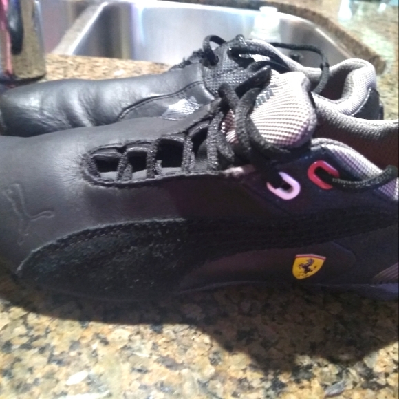 Puma Ferrari sneakers Boys size 1 Black - Picture 1 of 6